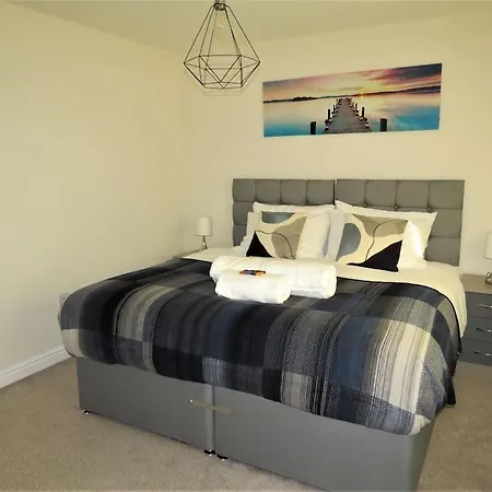 Impeccable With Parking * 布里斯托