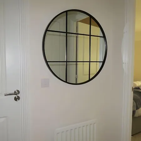 Impeccable With Parking 布里斯托