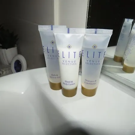 Impeccable With Parking * Bristol