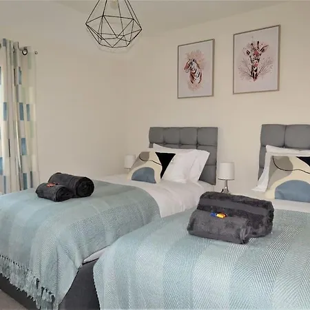 Impeccable With Parking Ferienhaus Bristol